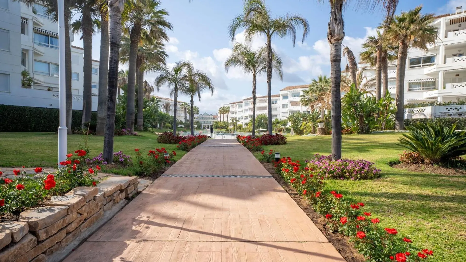 Beachside Getaway In Puerto Banus 3-Bedroom Apartment In Playa Rocio Marbella