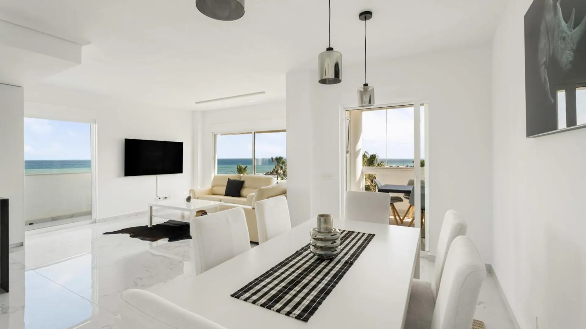 Beachside Getaway In Puerto Banus 3-Bedroom Apartment In Playa Rocio Marbella