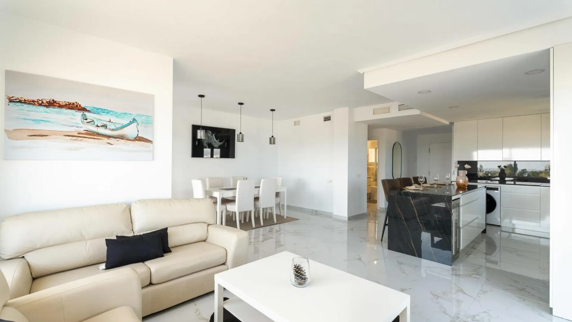Beachside Getaway In Puerto Banus 3-Bedroom Apartment In Playa Rocio Marbella 0*,