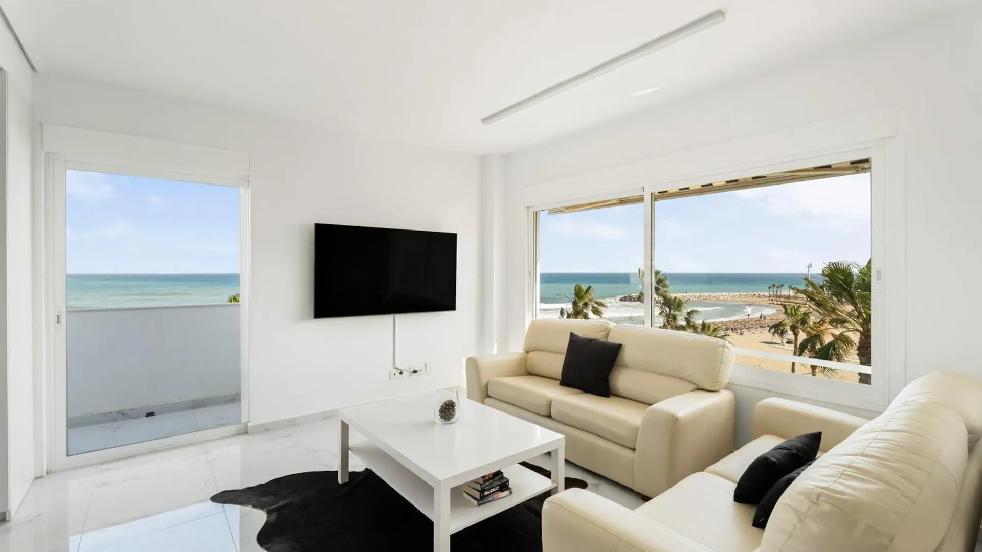 Beachside Getaway In Puerto Banus 3-Bedroom Apartment In Playa Rocio Marbella