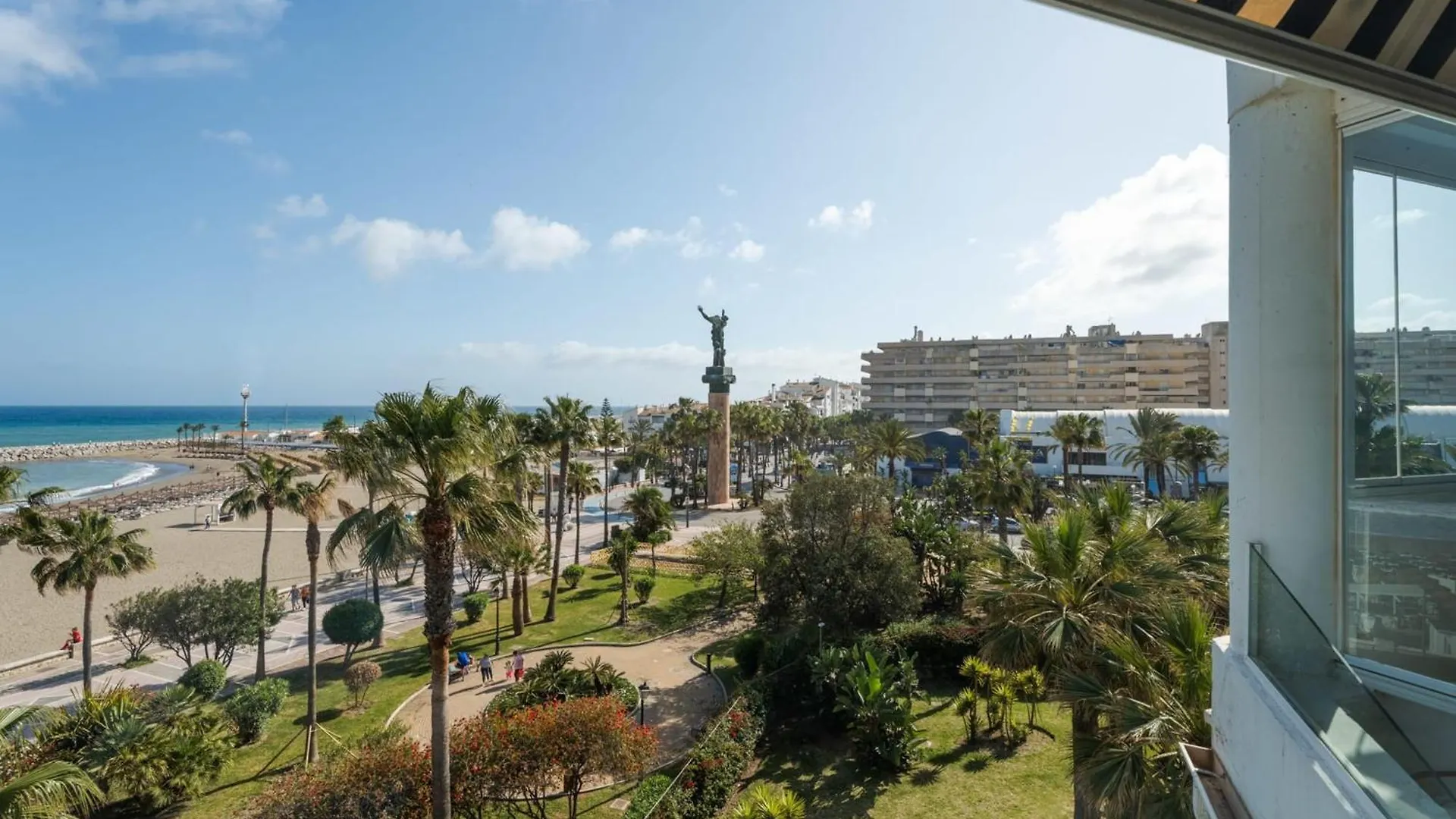 Beachside Getaway In Puerto Banus 3-Bedroom Apartment In Playa Rocio Marbella
