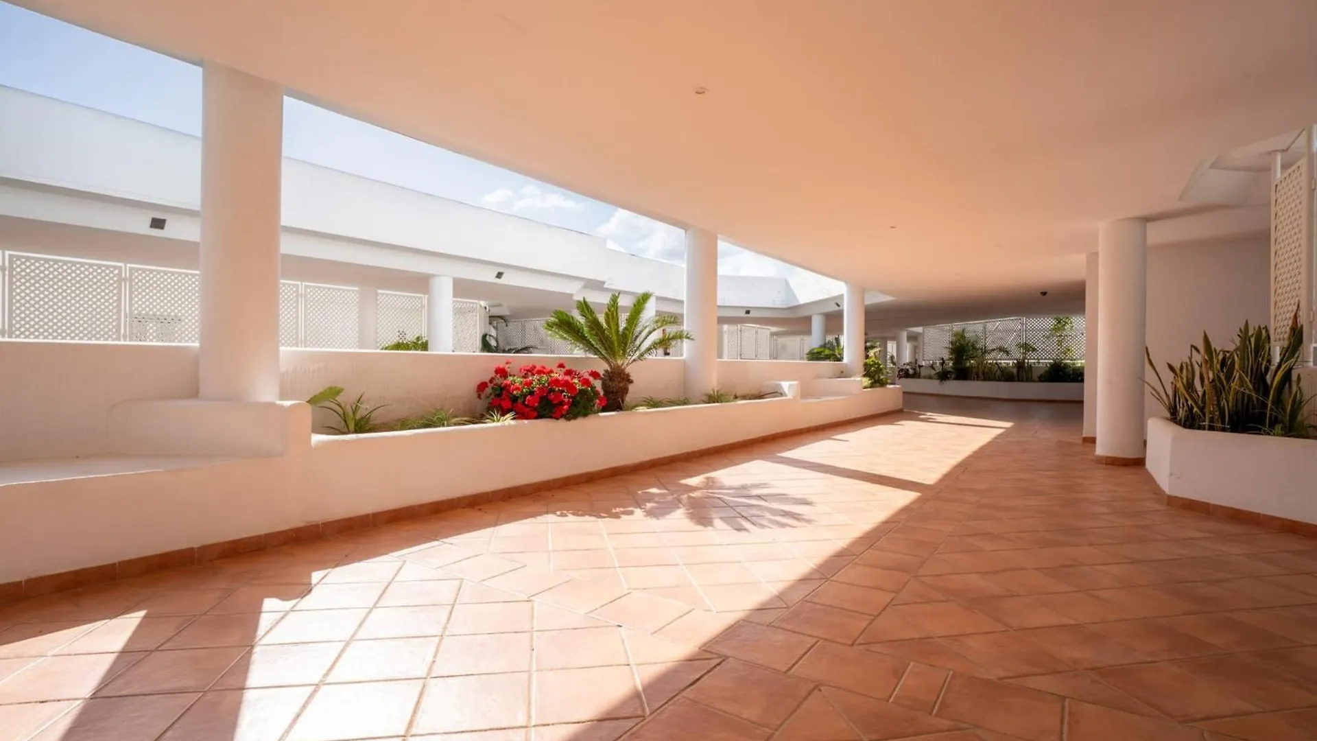 Beachside Getaway In Puerto Banus 3-Bedroom Apartment In Playa Rocio Marbella