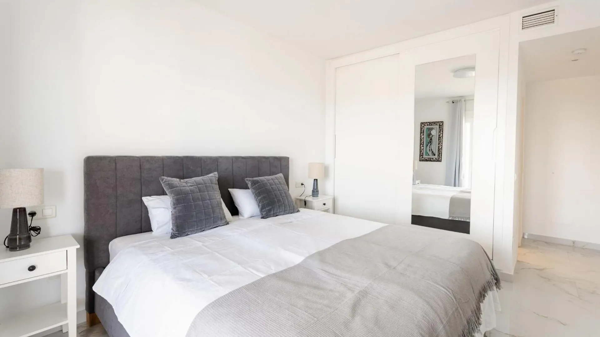 Beachside Getaway In Puerto Banus 3-Bedroom Apartment In Playa Rocio Marbella Spanien