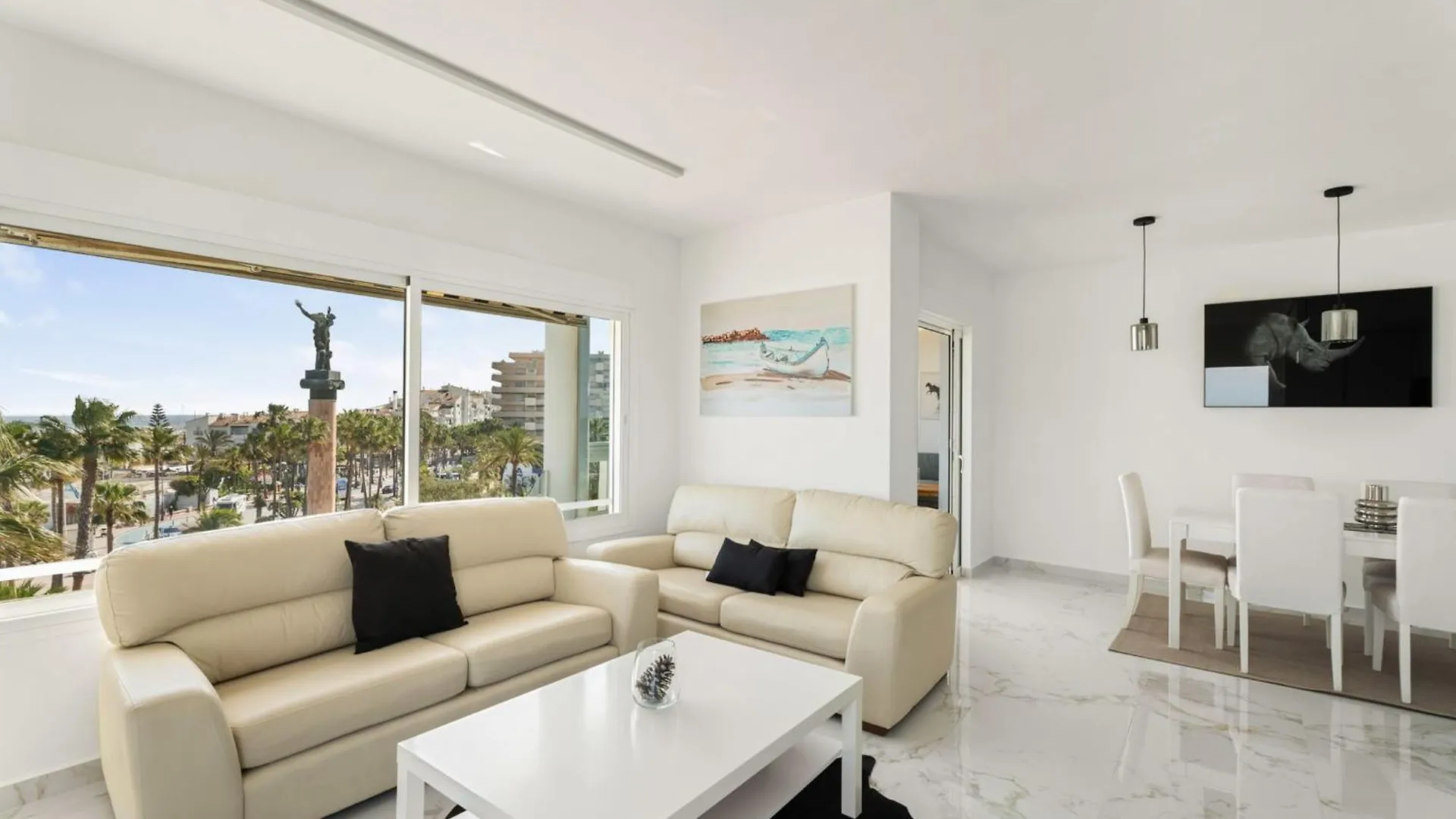 Beachside Getaway In Puerto Banus 3-Bedroom Apartment In Playa Rocio Marbella